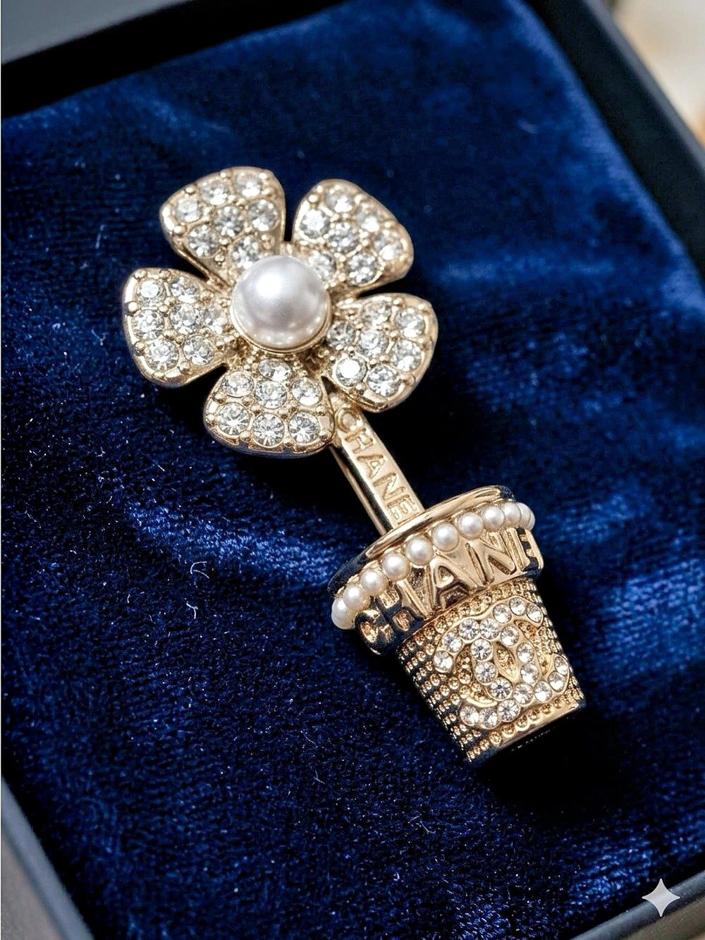 Potted Flower Pearl & Strass Brooch Gold